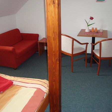 Hotel U Kapra Lázně Bělohrad Exterior foto